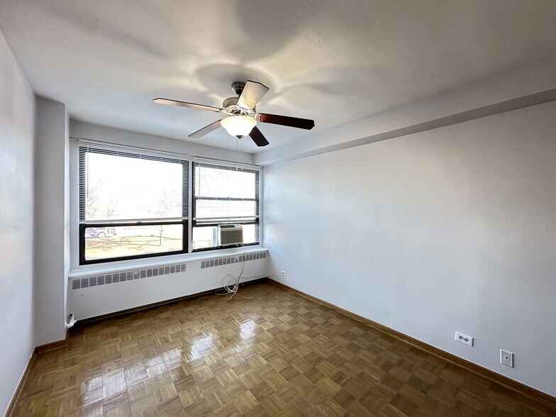 Building Photo - 4180 N Marine Dr