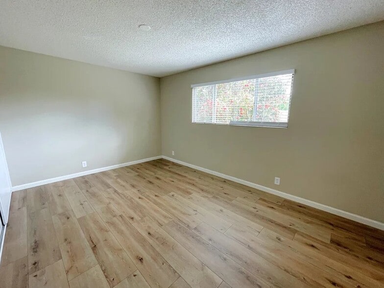 Building Photo - 2155 Cormorant Dr