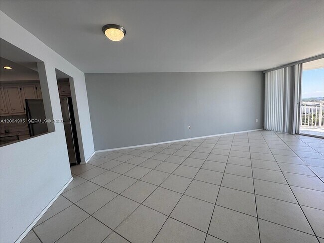 Building Photo - 18041 Biscayne Blvd