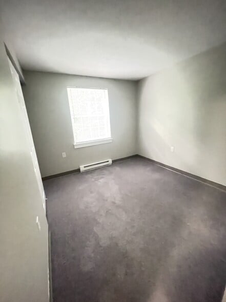Building Photo - 2 Pin Oak Dr