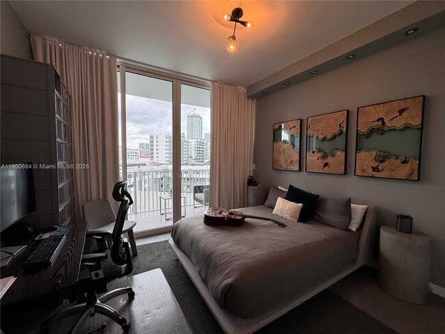 Building Photo - 2020 N Bayshore Dr