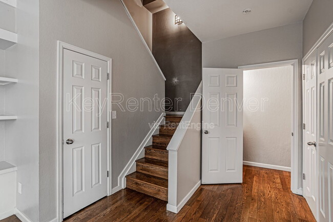 Building Photo - 1099 S Walden Way