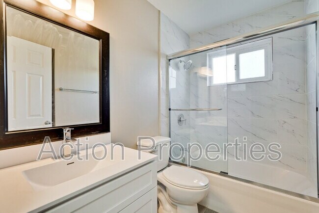 Building Photo - 685 Foxtail Dr