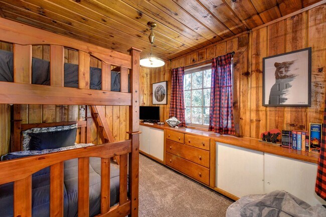 Building Photo - Adorable Home Available June 26th!