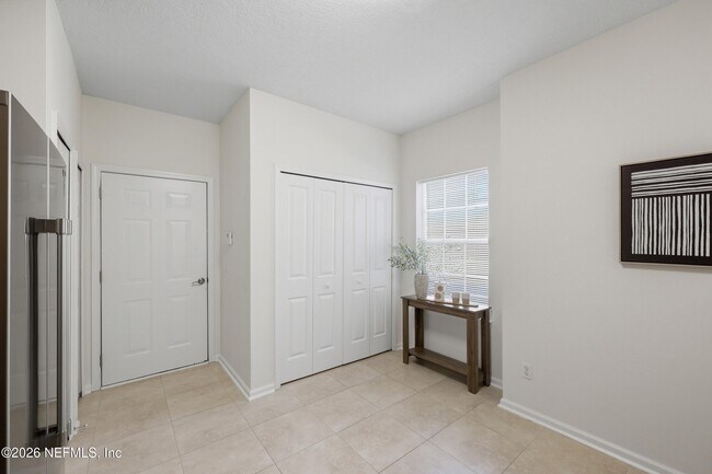 Building Photo - 334 Scrub Jay Dr