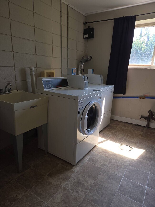 Building Photo - 3825 N Whittier Pl