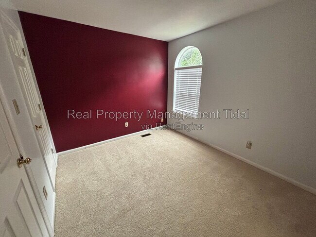 Building Photo - 461 Charter Oak Dr