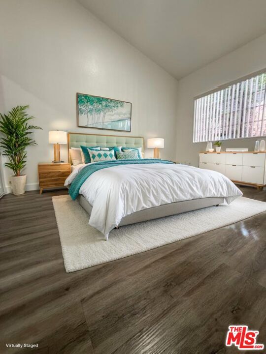 Building Photo - 621 N Bronson Ave