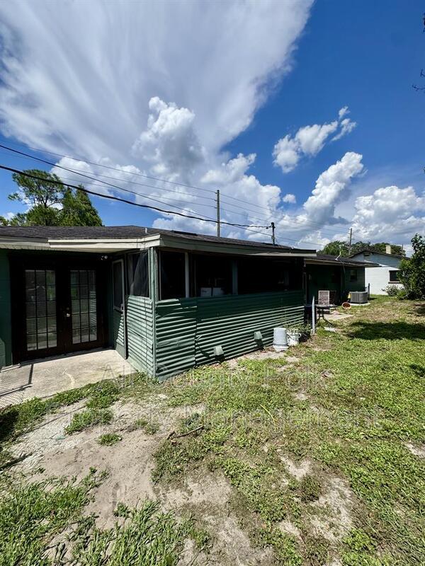 Building Photo - 2415 S Crystal Lake Dr