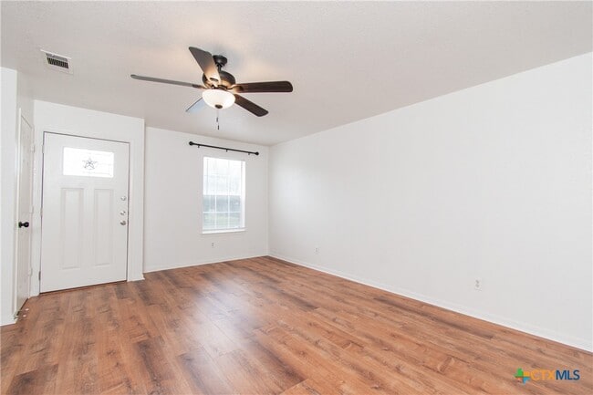 Building Photo - 1213 Fox Creek Dr