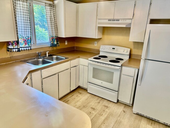 Building Photo - New on the Market!