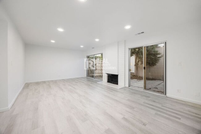 Building Photo - 963 Glencliff St