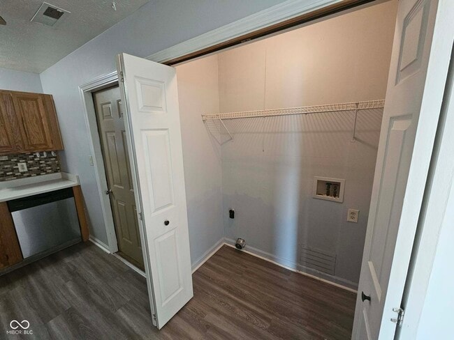 Building Photo - 385 Polk Manor Dr