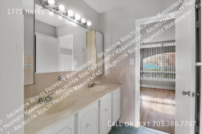 Building Photo - 1775 S Hayes St