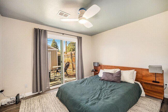 Building Photo - Updated 2 Bed 1 Bath Townhome in Clayton Neighborhood