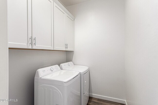 Building Photo - 2968 E Lucky Horseshoe Ln