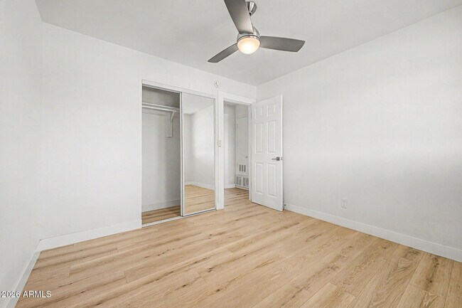 Building Photo - 2526 W Orchid Ln