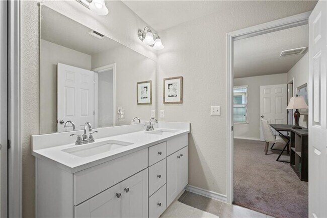 Building Photo - Newly Constructed, 4 BR / 3 BA Home - 2 Car Garage - Pool - Close to Mueller