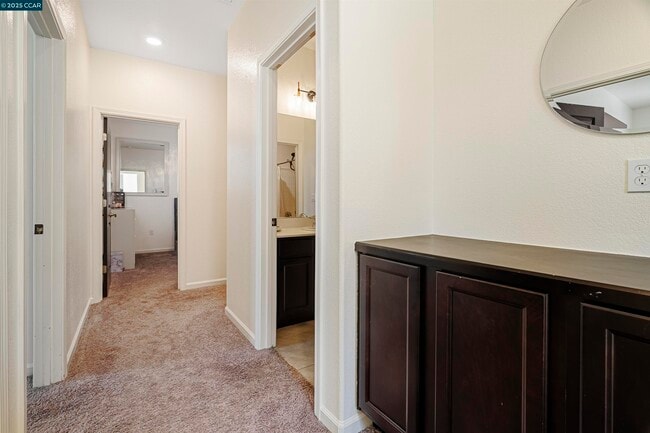 Building Photo - 546 Avanti Way