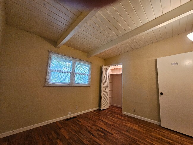 Building Photo - 517 NE 8th St