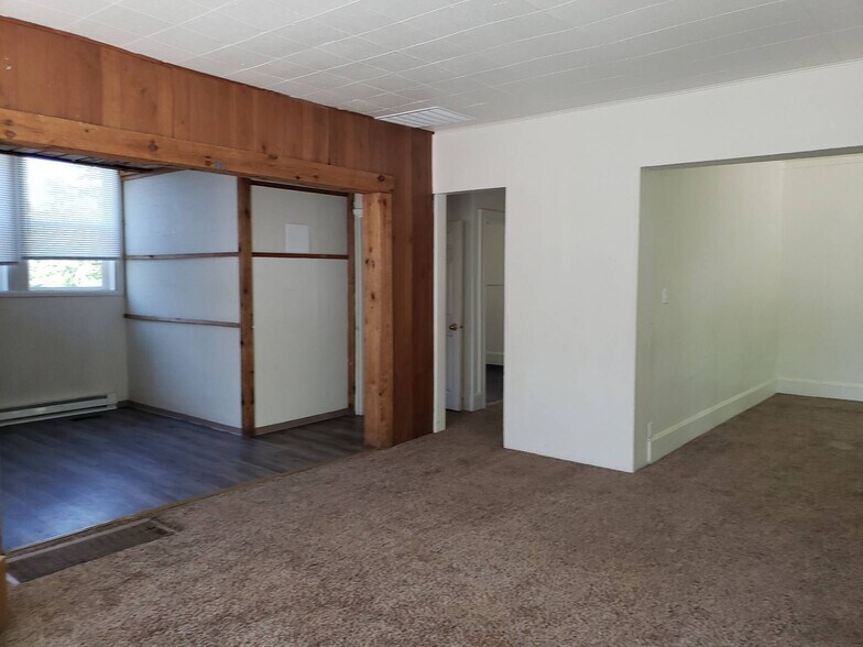 Building Photo - 515 NE Kamiaken St