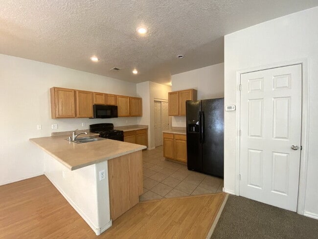 Building Photo - GATED COMMUNITY - 2 Story Townhouse - All BR Upper Level