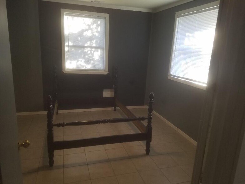 Building Photo - 808 Carter St