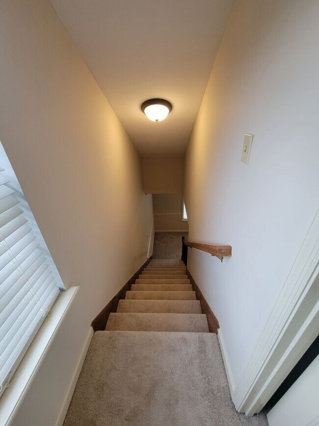Building Photo - 4517 Crosland Dr