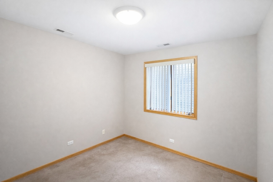 Building Photo - 3212 S Union Ave