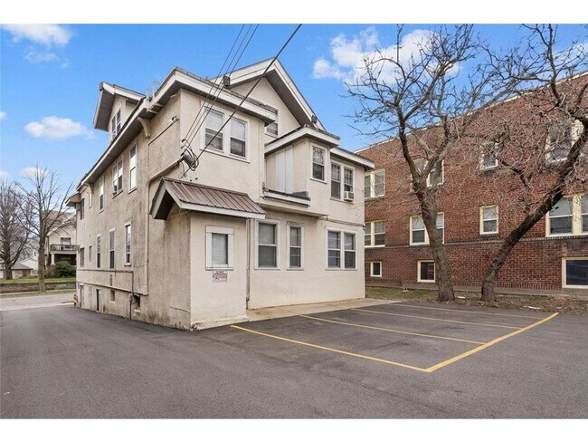 Building Photo - 1913 Emerson Ave S