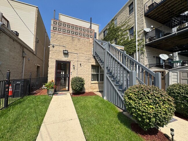 Building Photo - 2155 W Warren Blvd