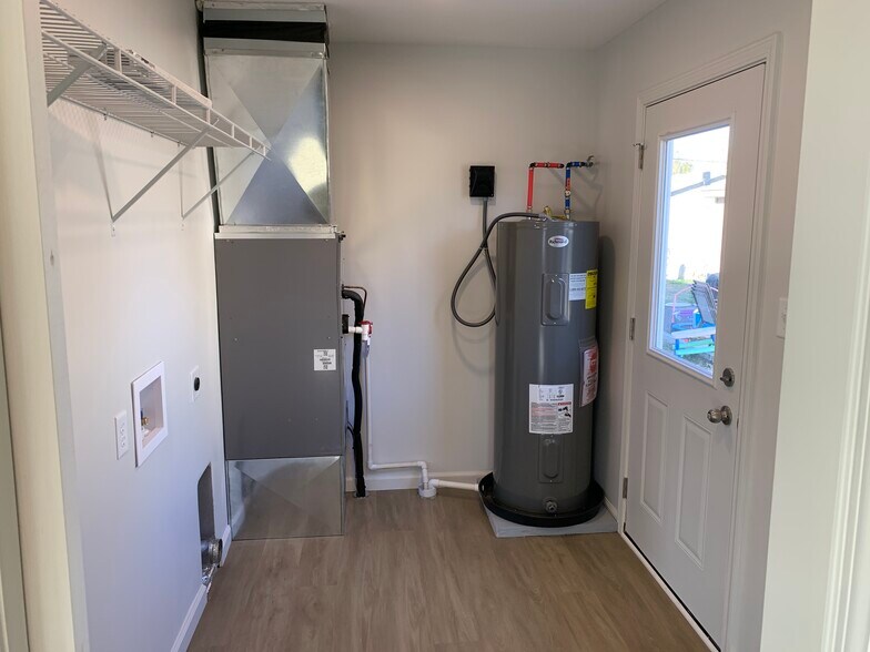 Laundry and Utility - 1422 Chestnut St