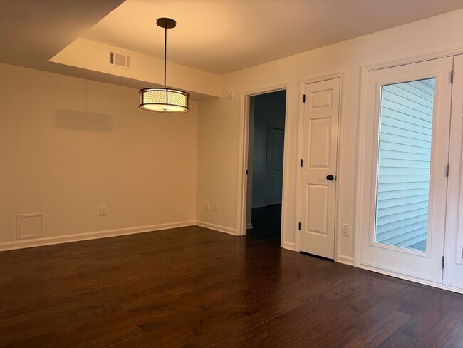 Building Photo - 303 Norvich Ct