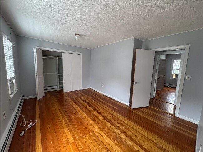 Building Photo - 67 Hall Ave