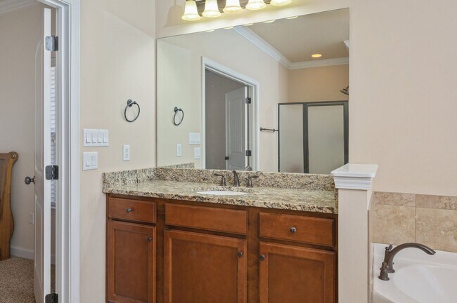 Building Photo - Beautiful 4 Bed / 2.5 Bath Home in Duggan ...