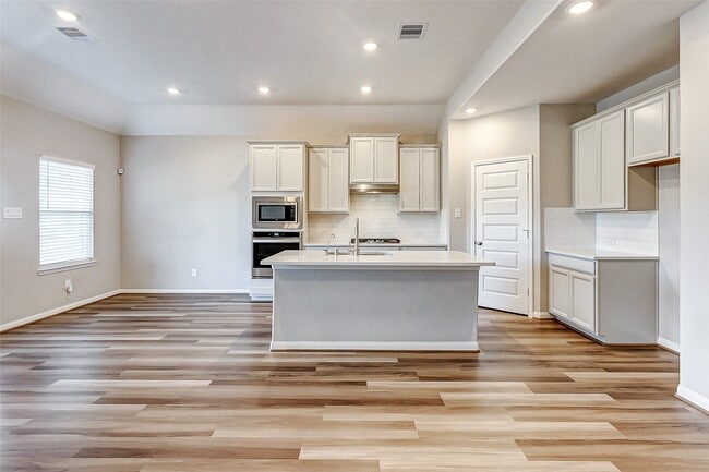 Building Photo - 2165 Woodland Pine Dr