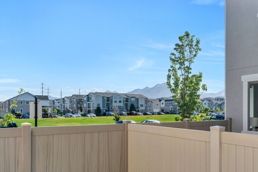 Building Photo - 15167 S Wild Horse Wy