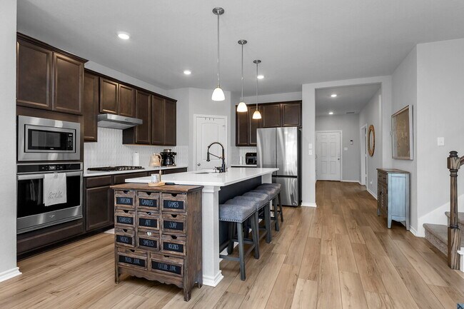 Building Photo - ASK ABOUT FREE APPLICATIONS THROUGH AUGUST!  "Spacious 6-Bedroom Retreat with 3.5 Baths and Over ...