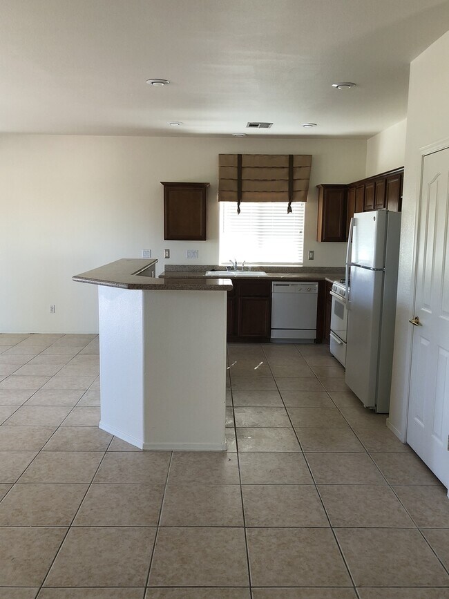 Building Photo - 3 Bedrooms, 2 Bathroom single story home i...