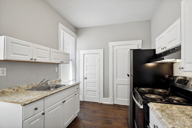 Building Photo - 1211