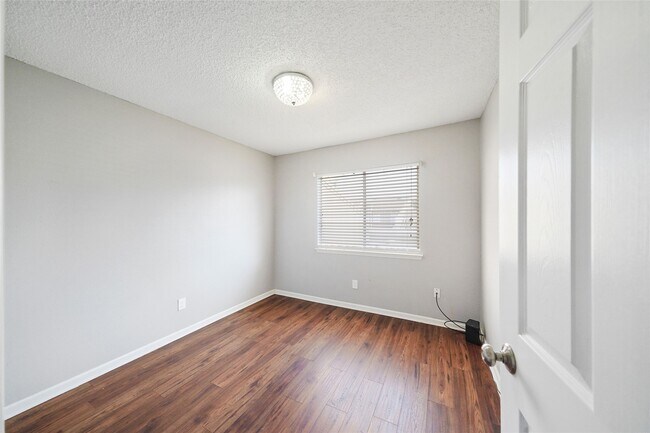 Building Photo - 11502 Village Pl Dr