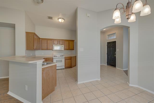Building Photo - 4001 Rochester Dr