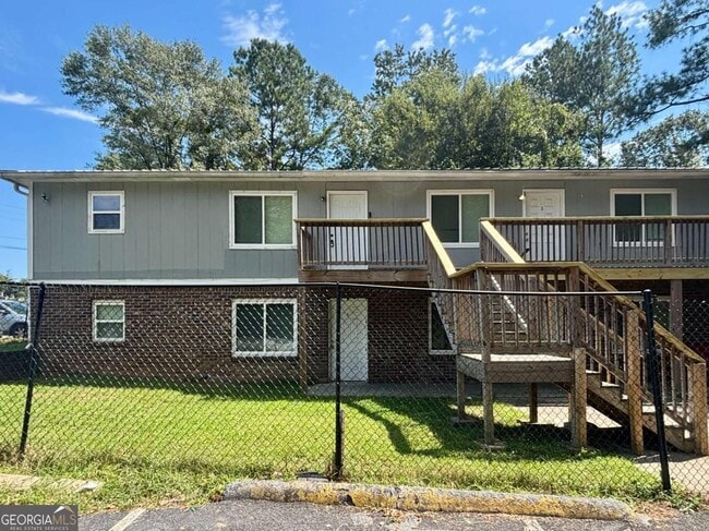 Primary Photo - 6077 Pine St
