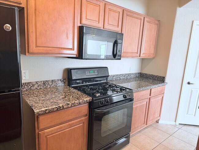 Building Photo - Spacious 2 bedroom 2 bath condo