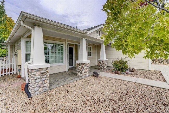 Building Photo - 2 bedroom, 2 bathroom home in Victorian Es...