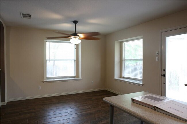 Building Photo - 525 Grey Feather Ct