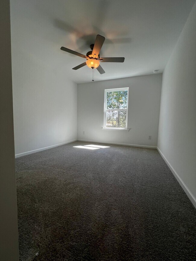 Building Photo - 168 Kobus Ct