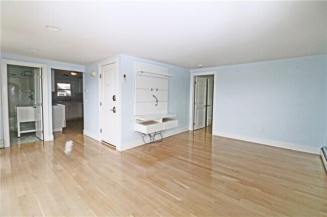 Building Photo - 249 Tuckerman Ave