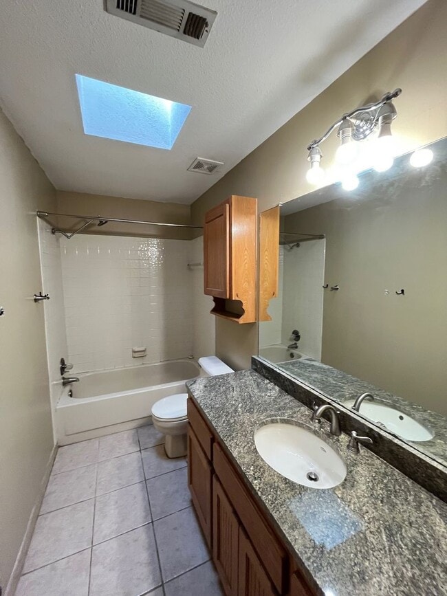 Building Photo - 3 bedroom 2 bath home, large lot, close to...