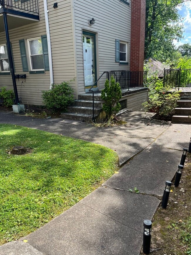 Building Photo - 112 Shepherd Ave